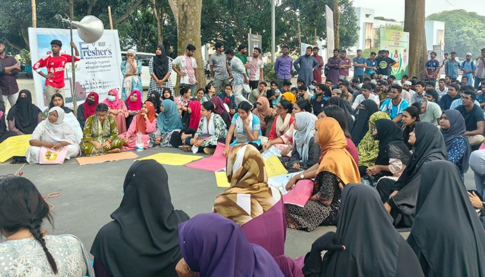 সায়মা মৃত্যুর প্রাথমিক তদন্তের শেষ দিনে বিক্ষোভে শিক্ষার্থীরা