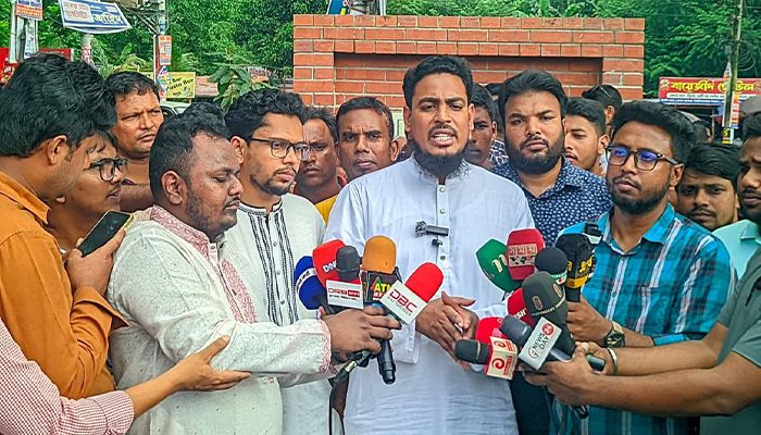 দায়িত্ব বাস্তবায়নের মধ্য দিয়ে উপদেষ্টারা সেফ এক্সিট পেতে পারেন : আখতার হোসেন