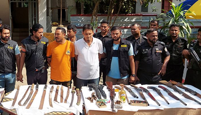 রাউজানে র‍্যাবের অভিযানে অস্ত্র-গোলাবারুদ উদ্ধার, গ্রেপ্তার ২