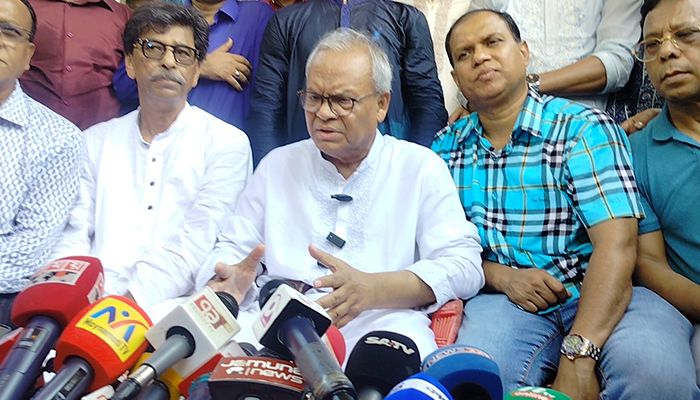 বিএনপির সিনিয়র যুগ্ম-মহাসচিব অ্যাডভোকেট রুহুল কবির রিজভী। প্রবা ফটো
