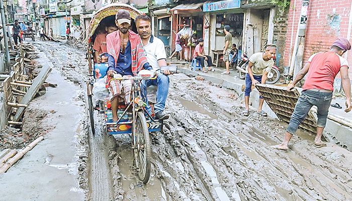 মাদক আর খানাখন্দে নাকাল বাসিন্দারা