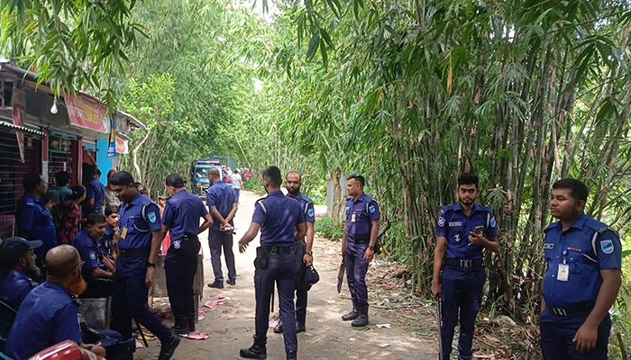 সালথায় দু’পক্ষের সংঘর্ষে আহত ২০, বাড়িঘর ভাঙচুর