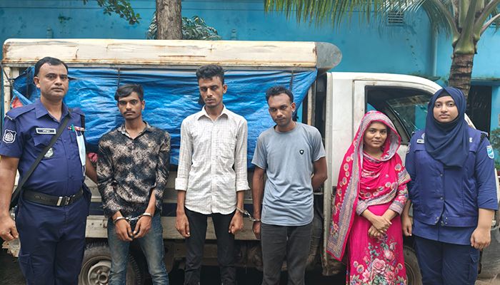 প্রেমের ফাঁদে ফেলে অপহরণ ও মুক্তিপণ দাবি, নারীসহ গ্রেপ্তার ৪