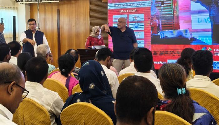 প্রধান উপদেষ্টার আকাঙ্খা এগিয়ে নিতে পারেননি তার সহযোগীরা :  ড. দেবপ্রিয় ভট্টাচার্য