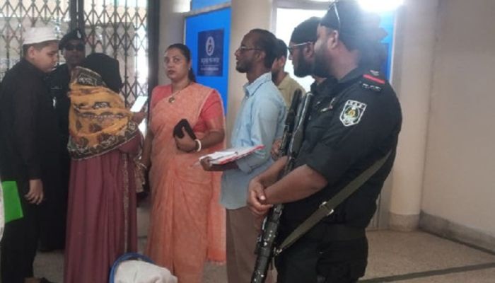 সিলেটে ট্রেনে এনআইডি যাচাই শুরু, তবুও সক্রিয় কালোবাজিরা