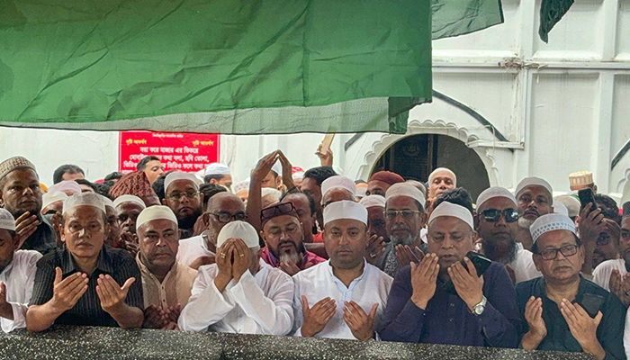 কতিপয় উপদেষ্টার আচরণে নির্বাচন নিয়ে শঙ্কা তৈরি হয়েছে : হুমায়ুন কবির