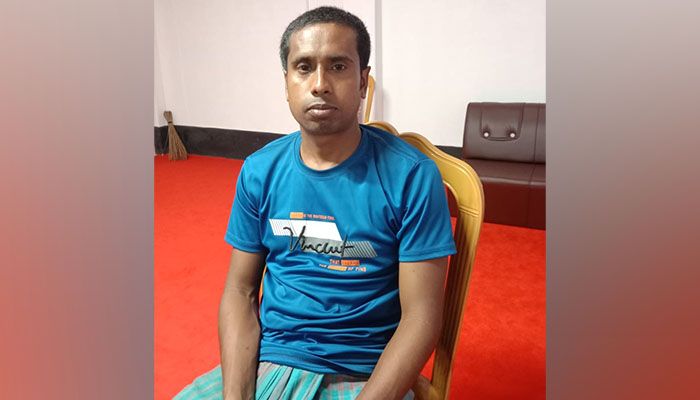 আর্থিক সঙ্কটে চিকিৎসা হচ্ছে না অসহায় হাবিবুরের