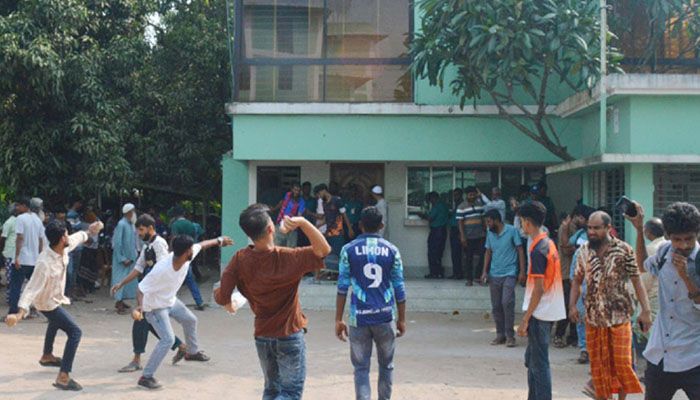 দুই নারীকে সেফটি পিন ফুটিয়ে নির্যাতন করলেন আওয়ামী লীগ নেতার সন্তানরা 