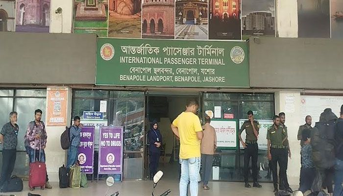 ভারত ভ্রমণে নতুন নিয়ম, যাত্রী কমে ২০ শতাংশে