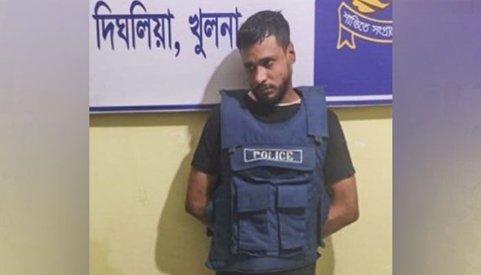 খুলনায় বিদেশি পিস্তলসহ ‘কনডম রিপন’ গ্রেপ্তার