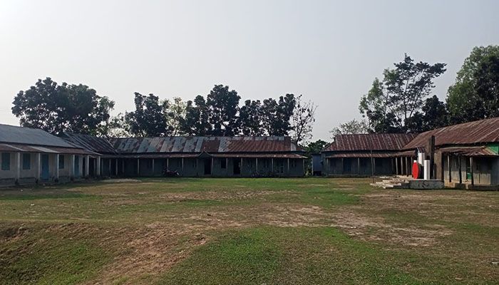 মধ্যনগর ও ধর্মপাশায় শ্রেষ্ঠ বংশীকুন্ডা কলেজ