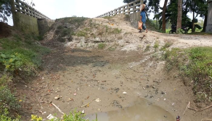 কাজে আসছে না সেতু