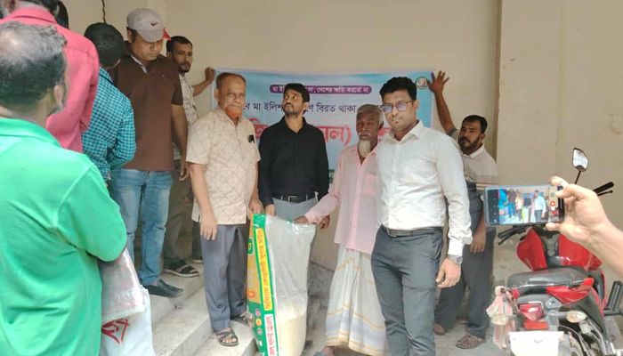 ভিজিএফ চাল বিতরণের অনিয়ম, জেলেদের ক্ষোভ