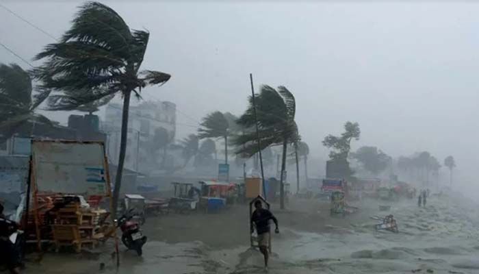ধেয়ে আসছে শক্তিশালী ‘আঁখি’