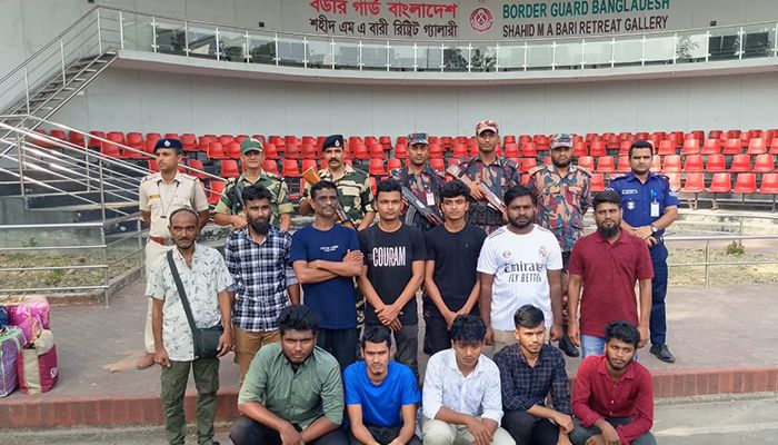 দেশে ফিরলেন ভারতীয় কোস্টগার্ডের হাতে উদ্ধার ১২ বাংলাদেশি নাবিক