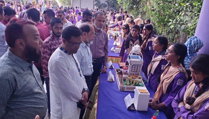 বীট মডেল স্কুল অ্যান্ড কলেজে দিনব্যাপী বিজ্ঞান মেলা