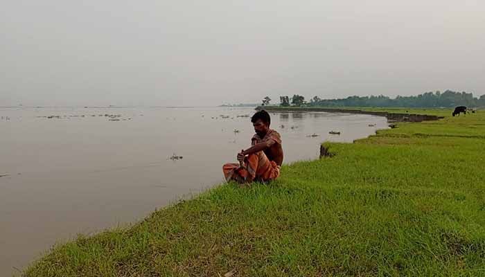 শেষ সম্বল এক বিঘাও গেল যমুনায়