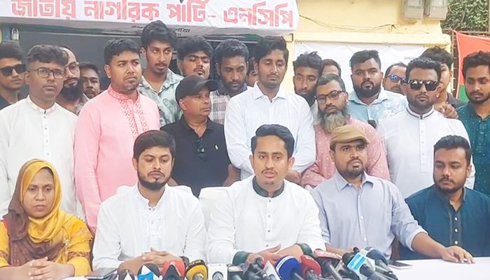 বগুড়ায় সারজিস আলমের সভাস্থলে ককটেল হামলা