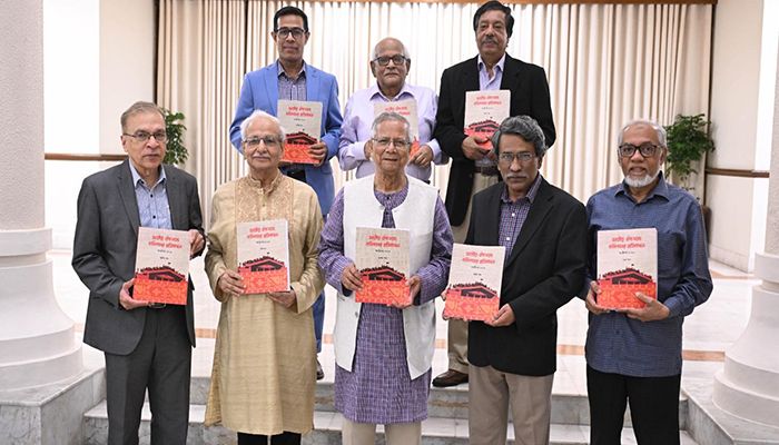সংস্কার কমিশনের প্রতিবেদন সহজভাবে জনগণের কাছে উন্মুক্তের আহ্বান প্রধান উপদেষ্টার