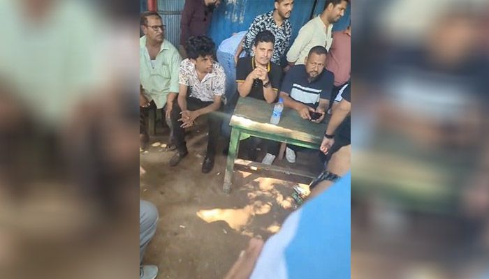 চাকসু নির্বাচন : ছাত্রদল নেতার নেতৃত্বে ক্যাম্পাসে বহিরাগতদের অবস্থান