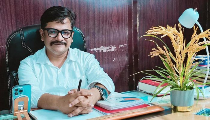 বিএনপির সাবেক নেতা আ.লীগে যোগ দিয়ে বললেন, ‘শেখ হাসিনা ফিরবে’