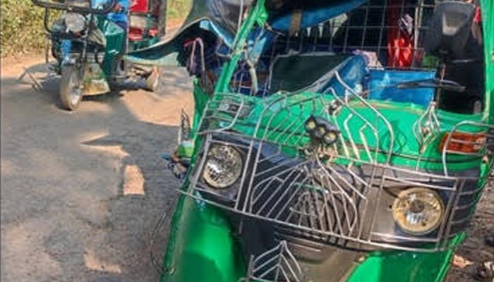 ফেনীতে পিকআপ চাপায় সিএনজি চালক নিহত