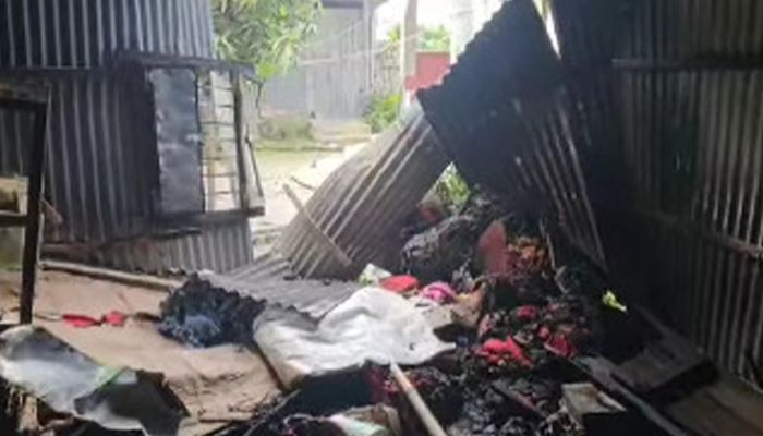 নেশার টাকা না পেয়ে ঘর পুড়িয়ে দিল যুবক