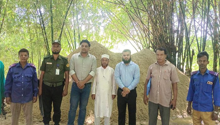 হালদা নদীতে অবৈধভাবে বালু উত্তোলন রোধে প্রশাসনের অভিযান 