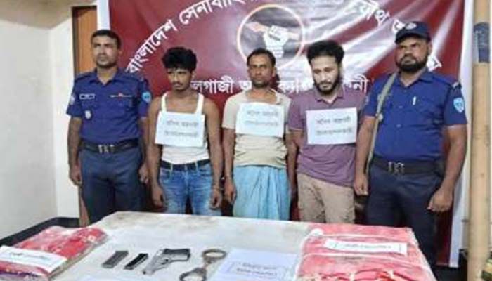 ফেনীতে অস্ত্র ও হাতকড়াসহ আটক ৩ 