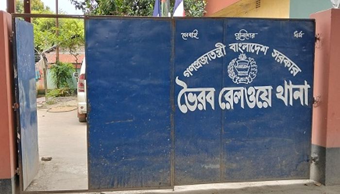 ট্রেনে পাথর নিক্ষেপ ঘটনার মামলায় ৩ কিশোর গ্রেপ্তার