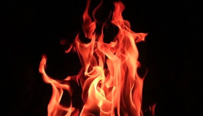 মিরপুরে ২ কারখানায় আগুন, নিয়ন্ত্রণে ৬ ইউনিট