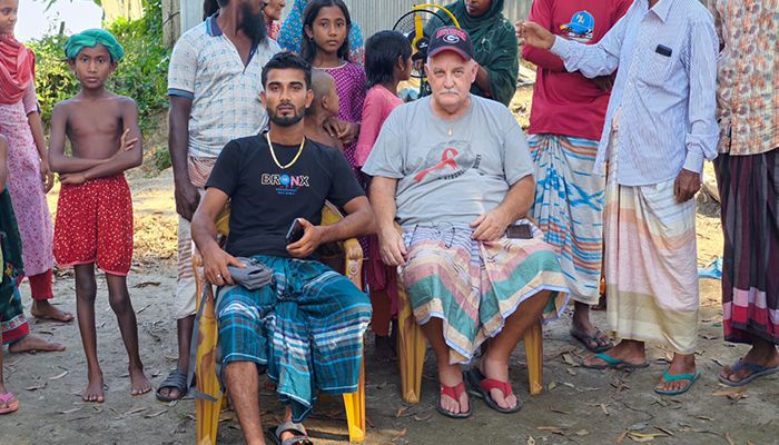 বন্ধুর টানে যুক্তরাষ্ট্র থেকে ছুটে এসেছে নাটোরের গুরুদাসপুরে