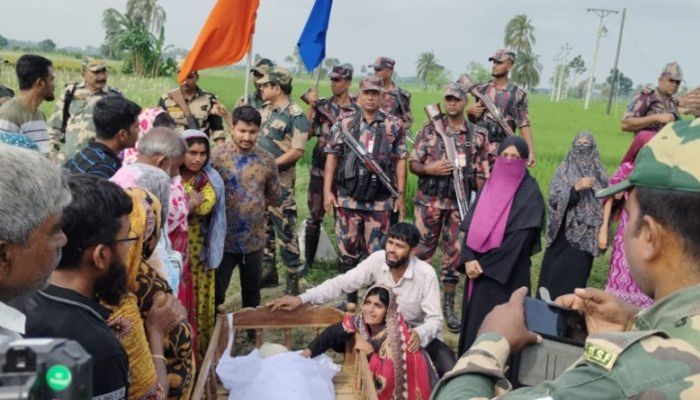 সীমান্তরক্ষীদের উদারতায় শেষবারের মতো বাবার মুখ দেখলেন মেয়ে