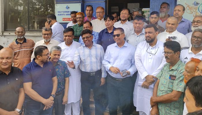 আজও গাড়ি চালাচ্ছেন না প্রাইম মুভার, ট্রেইলার মালিকরা