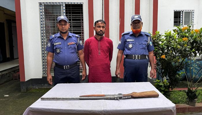নবীনগরে বিশেষ অভিযানে অবৈধ বন্দুকসহ যুবক আটক
