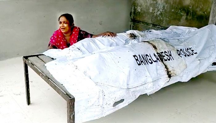 কাঁচপুর সেতুর উপর যানবাহনের চাপায় দুই যুবক নিহত