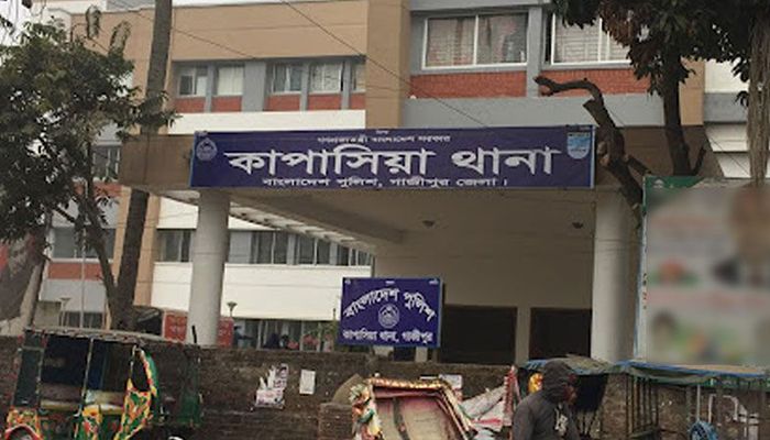 কাপাসিয়ায় ভ্রাম্যমান আদালত পরিচালনাকালে বিচারকের গাড়ি ভাংচুর