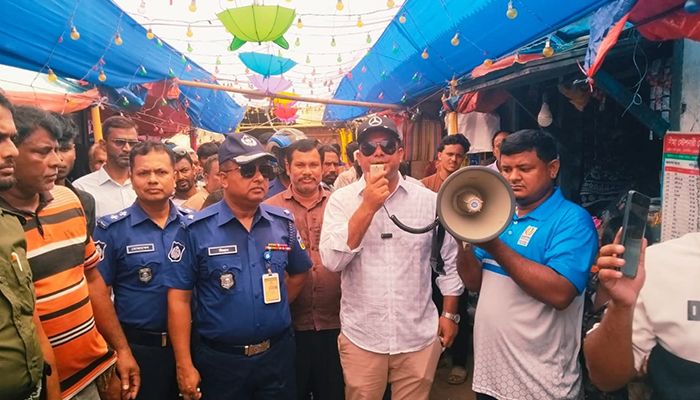 কেন্দুয়ায় দখলমুক্ত শহর গড়তে উপজেলা প্রশাসনের অভিযান