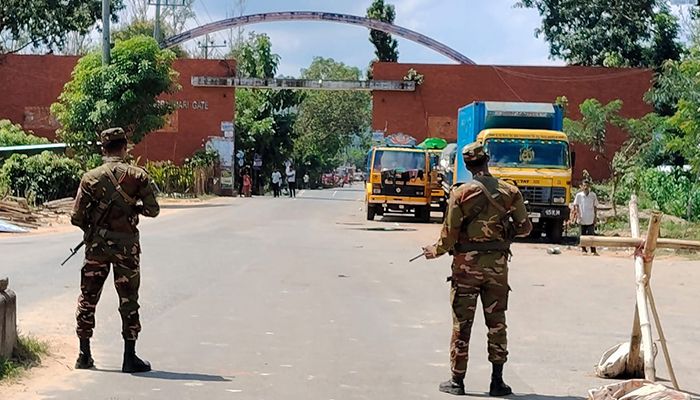 খাগড়াছড়িতে অপ্রীতিকর পরিস্থিতি এড়াতে সতর্ক অবস্থানে সেনাবাহিনী। প্রবা ফটো