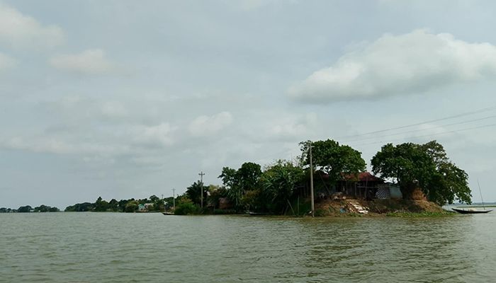 বছরের বেশিরভাগ সময় পানিবেষ্টিত থাকে ক্ষমতাপুর গ্রাম। প্রবা ফটো