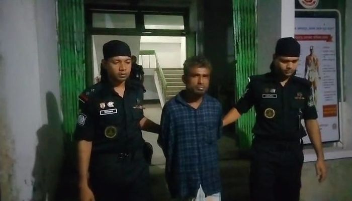 স্ত্রীকে ফিরিয়ে আনতে বাবাকে হত্যা, ছেলে গ্রেপ্তার