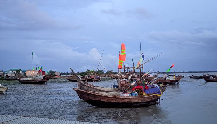 মনপুরায় জেলেদের দীর্ঘশ্বাস, কপালে দুশ্চিন্তার ভাঁজ
