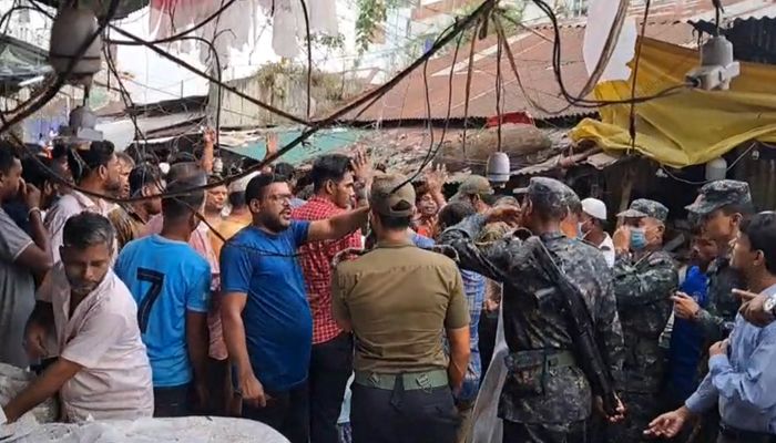 নরসিংদীতে সাংবাদিক পুলিশের পর এবার মোবাইল কোর্টের ওপর হামলা