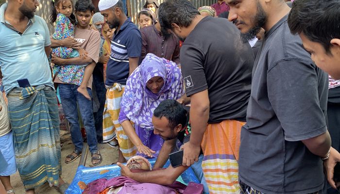 নরসিংদীতে বাস চাপায় অটোরিকশা চালকসহ নিহত তিন