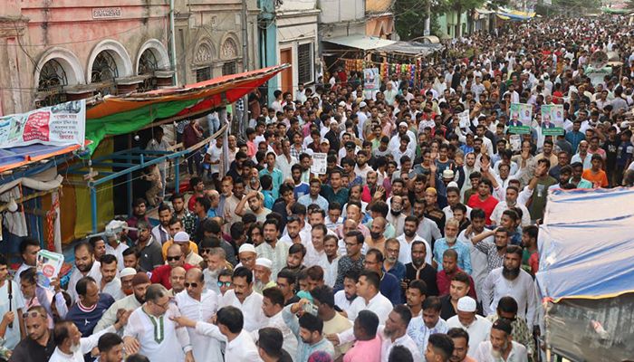 তারেক রহমানের ৩১ দফা বাস্তবায়নে নারায়ণগঞ্জে লিফলেট বিতরণ 