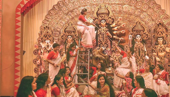 মহাষ্টমীতে কুমারী পূজায় মন্দির-মণ্ডপে ভক্ত-দশনার্থীর ঢল, আজ মহানবমী