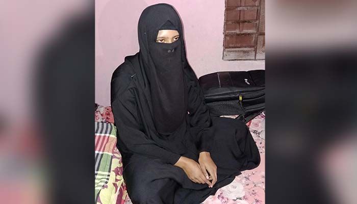 প্রেমিকের বাড়িতে পাঁচদিন ধরে অনশনে তরুণী