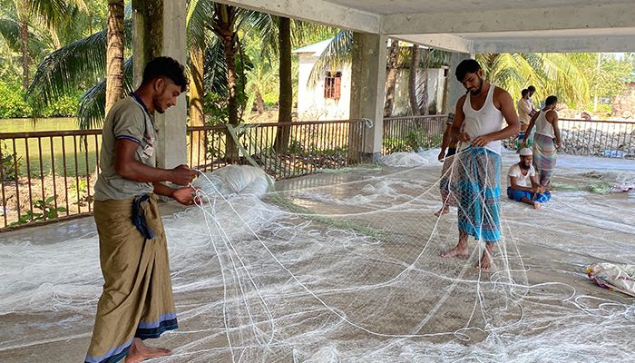 মাছ ধরায় নিষেধাজ্ঞা, বিপাকে হাজারো জেলে পরিবার