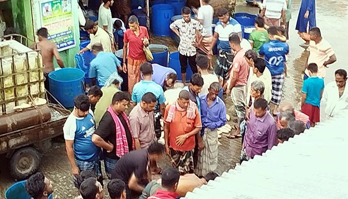 মাছের আড়ত থেকে অবৈধভাবে বিএনপি নেতার টাকা আদায়, আতঙ্কে ব্যবসায়ীরা