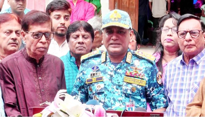 প্রতিমা বিসর্জনে নদী পথে সতর্ক অবস্থানে থাকবে কোস্টগার্ড : মহাপরিচালক